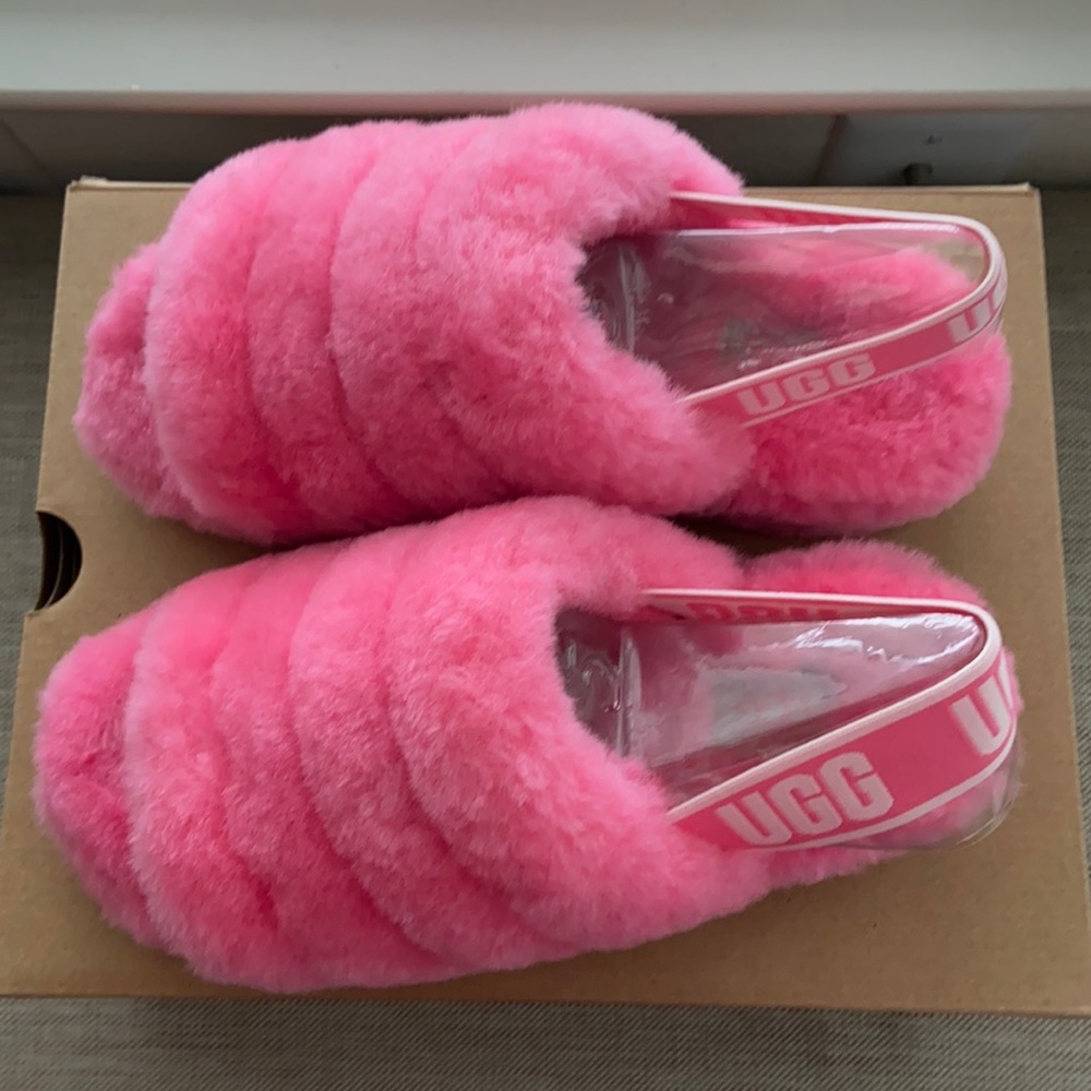 NWT Ugg FLUFF YEAH SLIDE. Size 5
